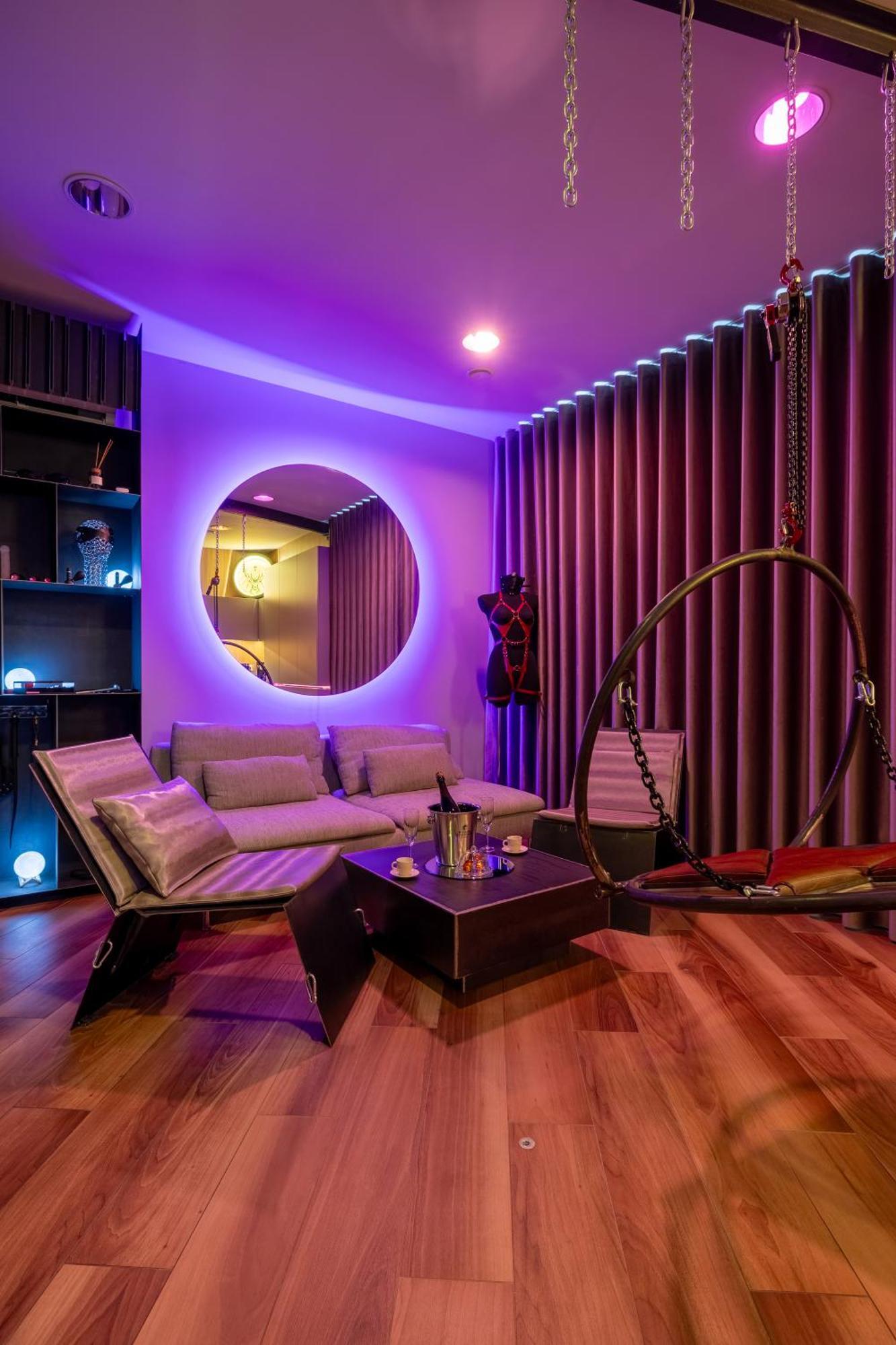 Apartment Bdsm Bast Swing Klima Przestrzenna 98 Lustra Super Wygodne Lozko , Hustawka ,dla Doroslych Adults Only Lodz (Lodz)